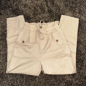 🩷H&M cream paperbag trousers